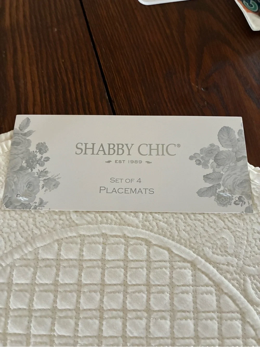 Shabby Chic NWT Set Of 8 Cream Scalloped Embossed Placemats
